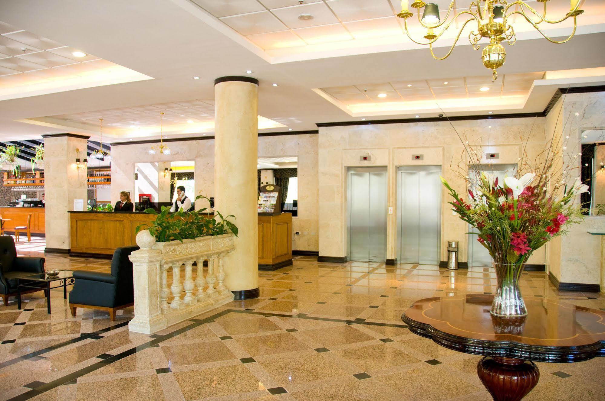Ramada By Wyndham Buenos Aires Hotel Vicente López Eksteriør billede