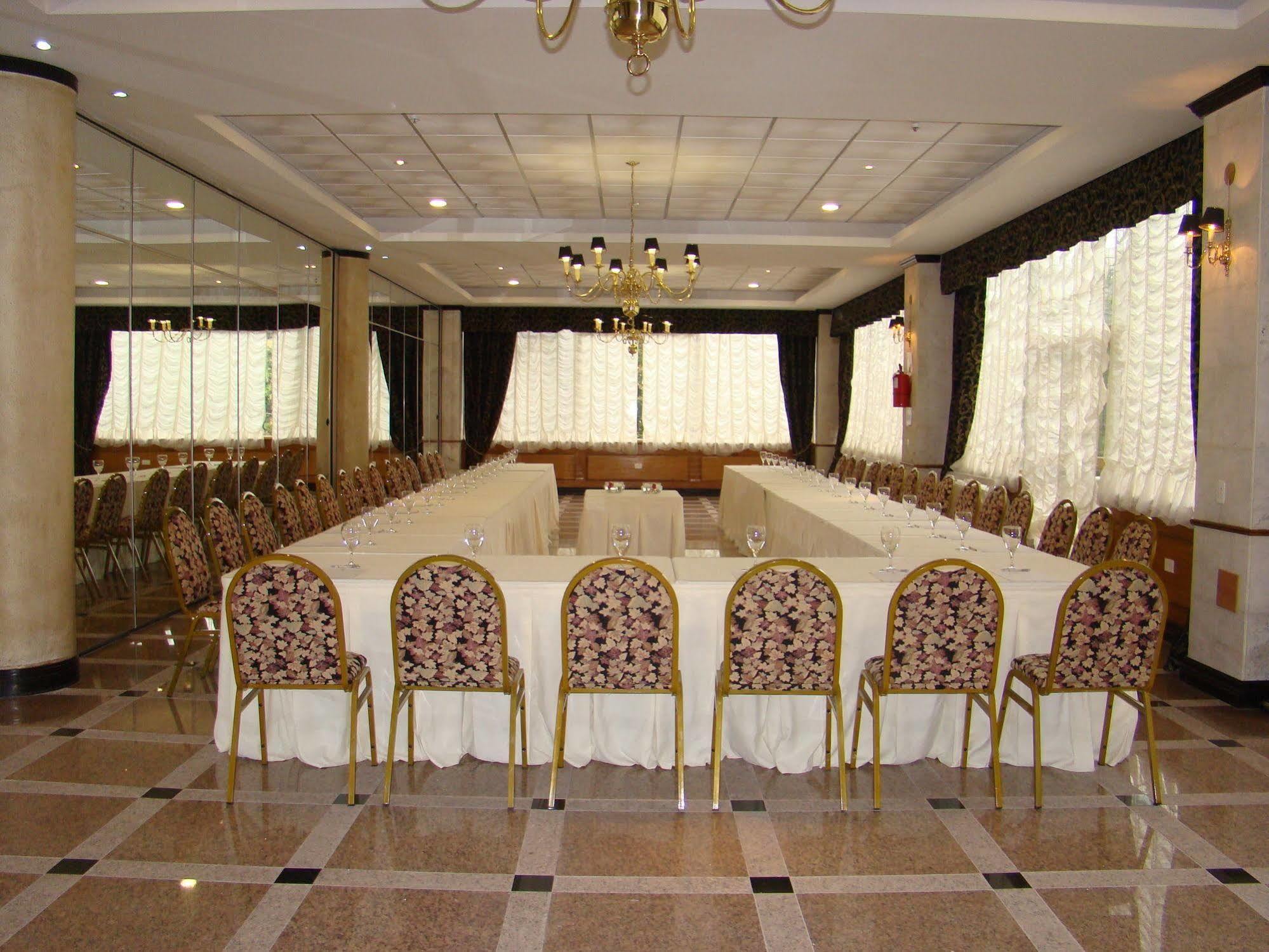 Ramada By Wyndham Buenos Aires Hotel Vicente López Eksteriør billede